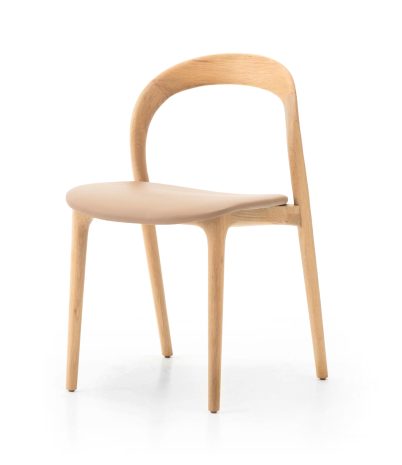 Keula chair made of solid oak and leather